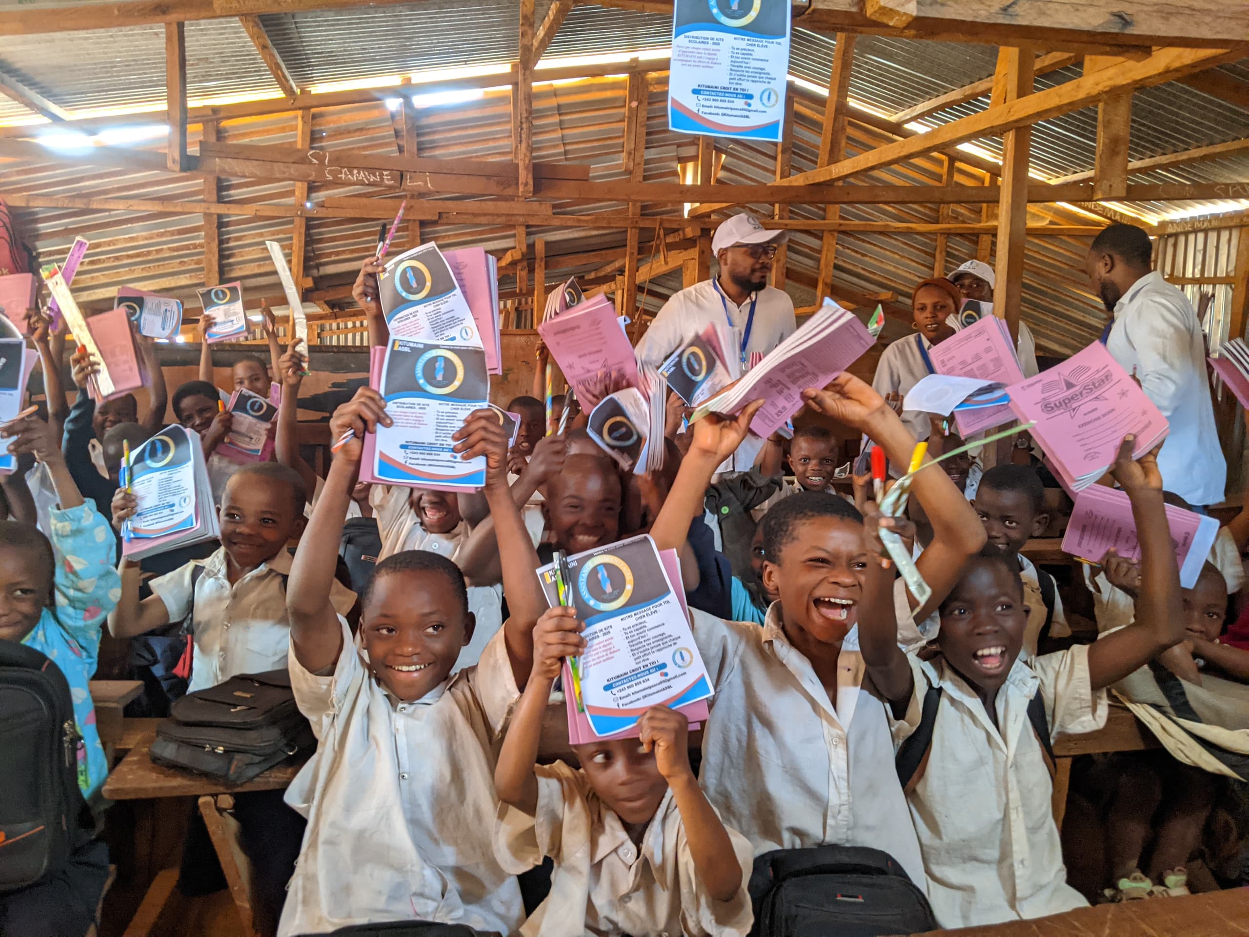 Bukavu : Kitumaini asbl offre des fournitures scolaires aux enfants défavorisés