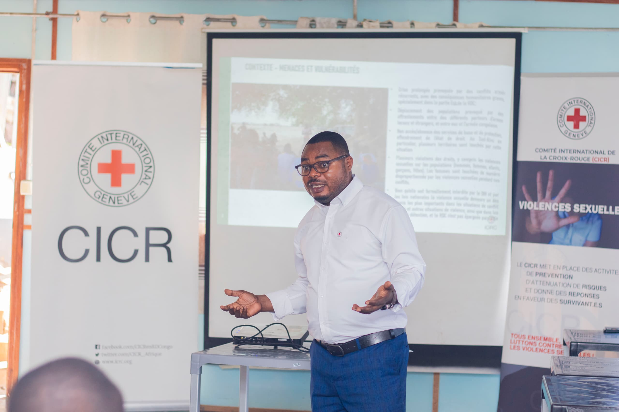 Le CICR et les médias unissent leurs forces pour combattre les violences sexuelles au Sud-Kivu